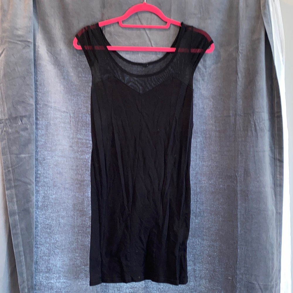 Bodycon dress with mesh sweetheart neckline